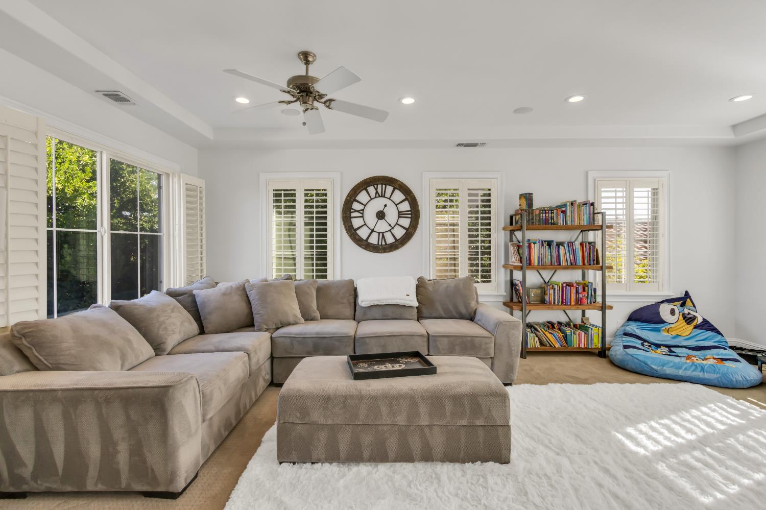 5457 Sur Mer Drive
