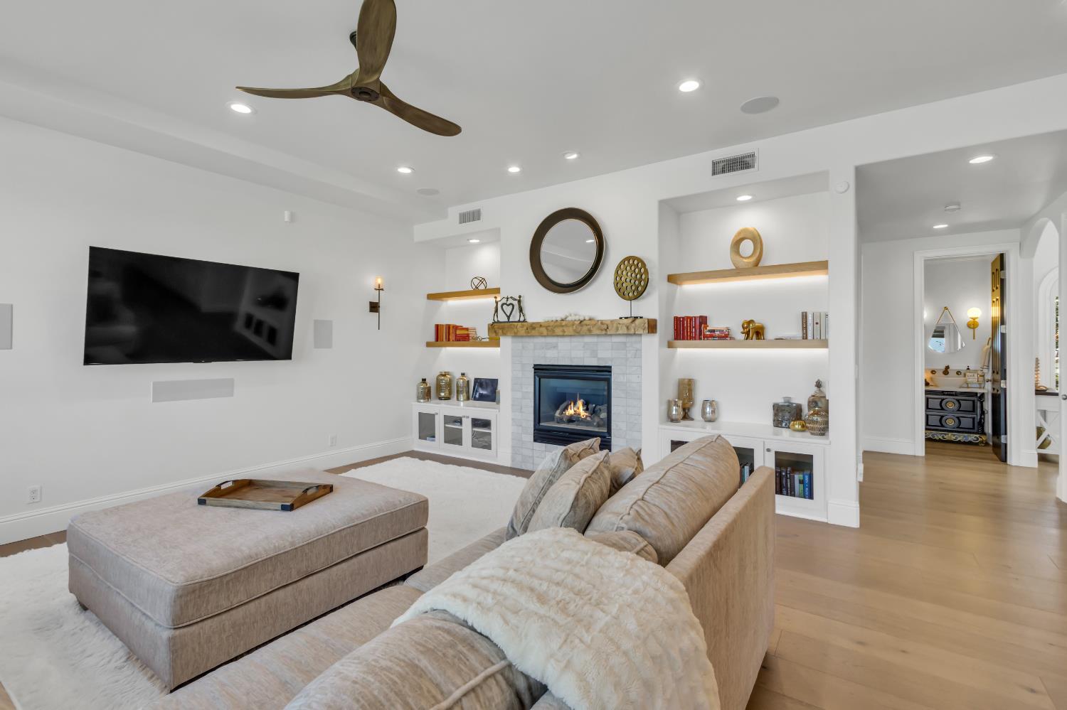 5457 Sur Mer Drive