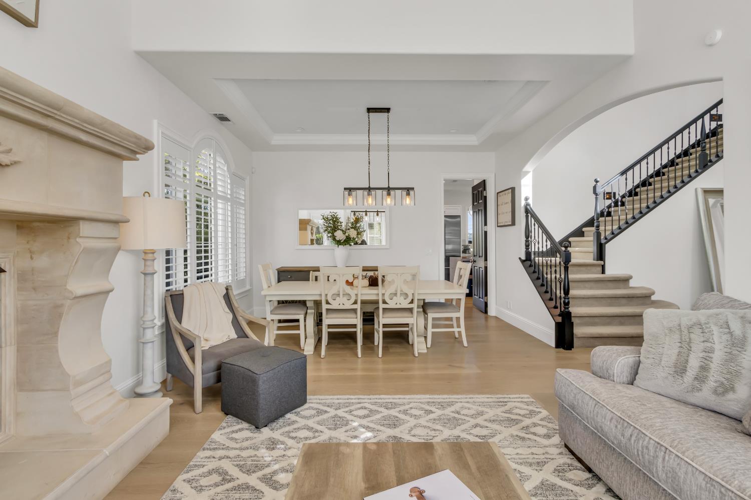 5457 Sur Mer Drive