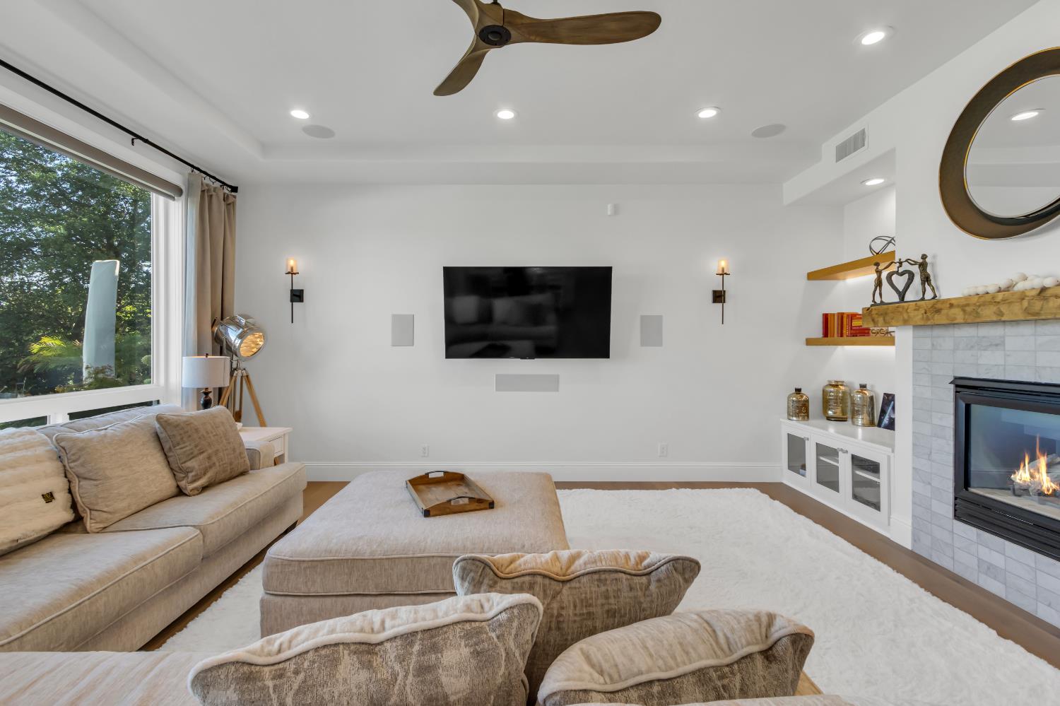 5457 Sur Mer Drive