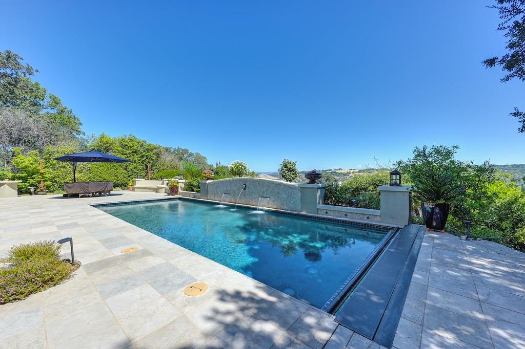 5457 Sur Mer Drive