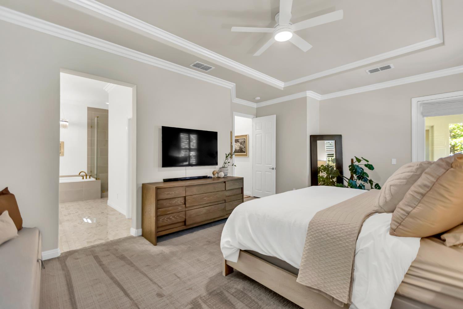 3832 Gibbons Parkway