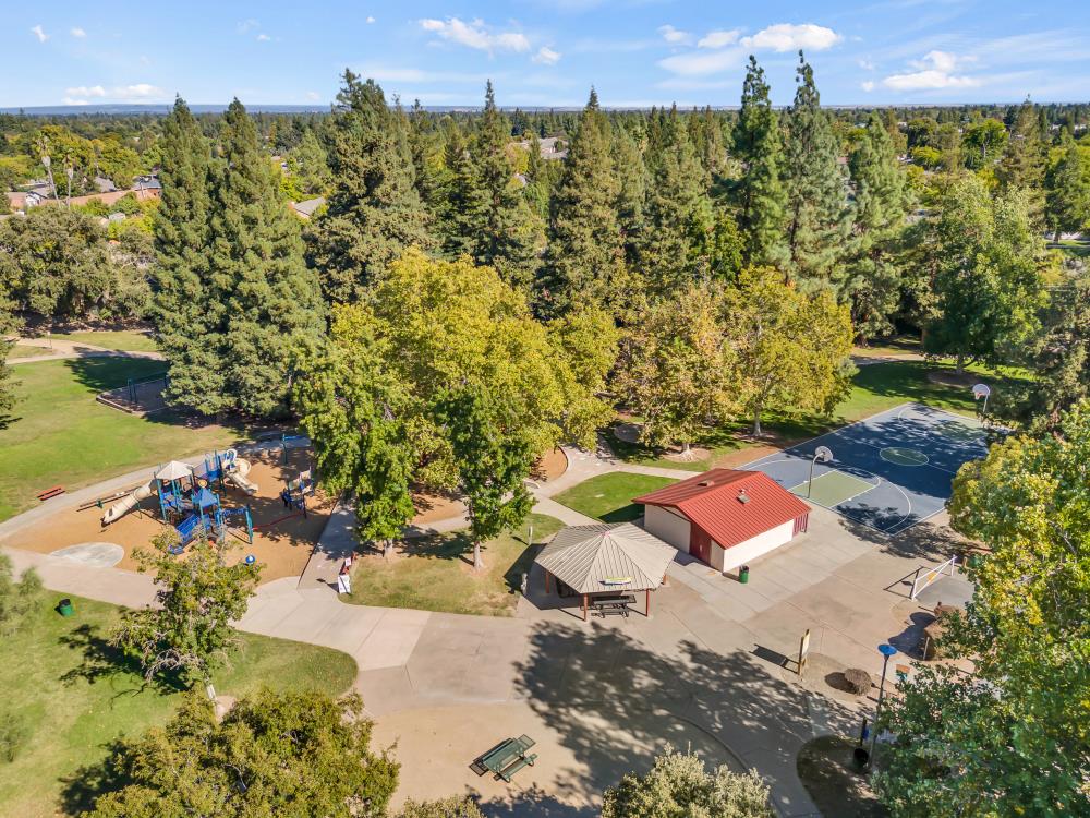 3832 Gibbons Parkway