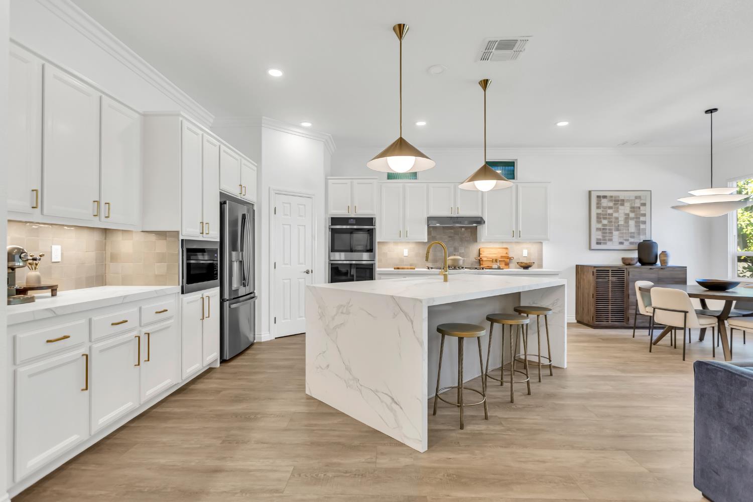 3832 Gibbons Parkway