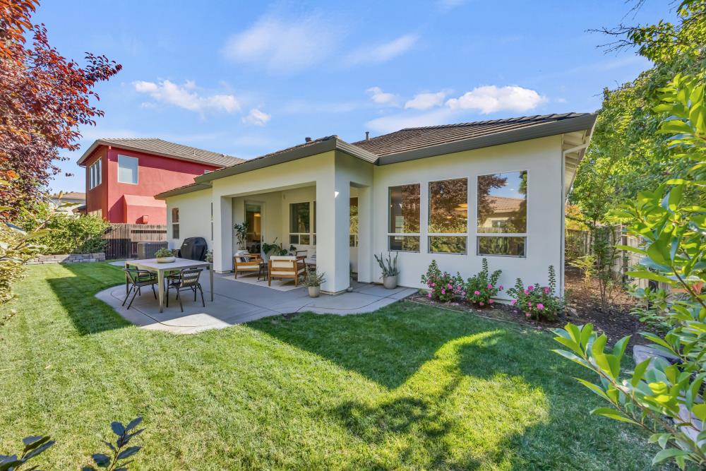 3832 Gibbons Parkway