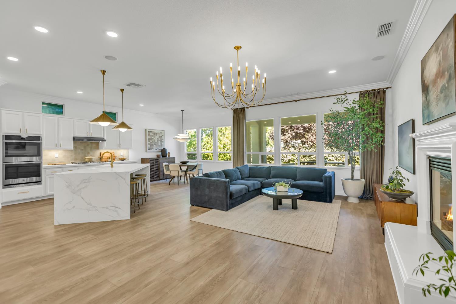 3832 Gibbons Parkway