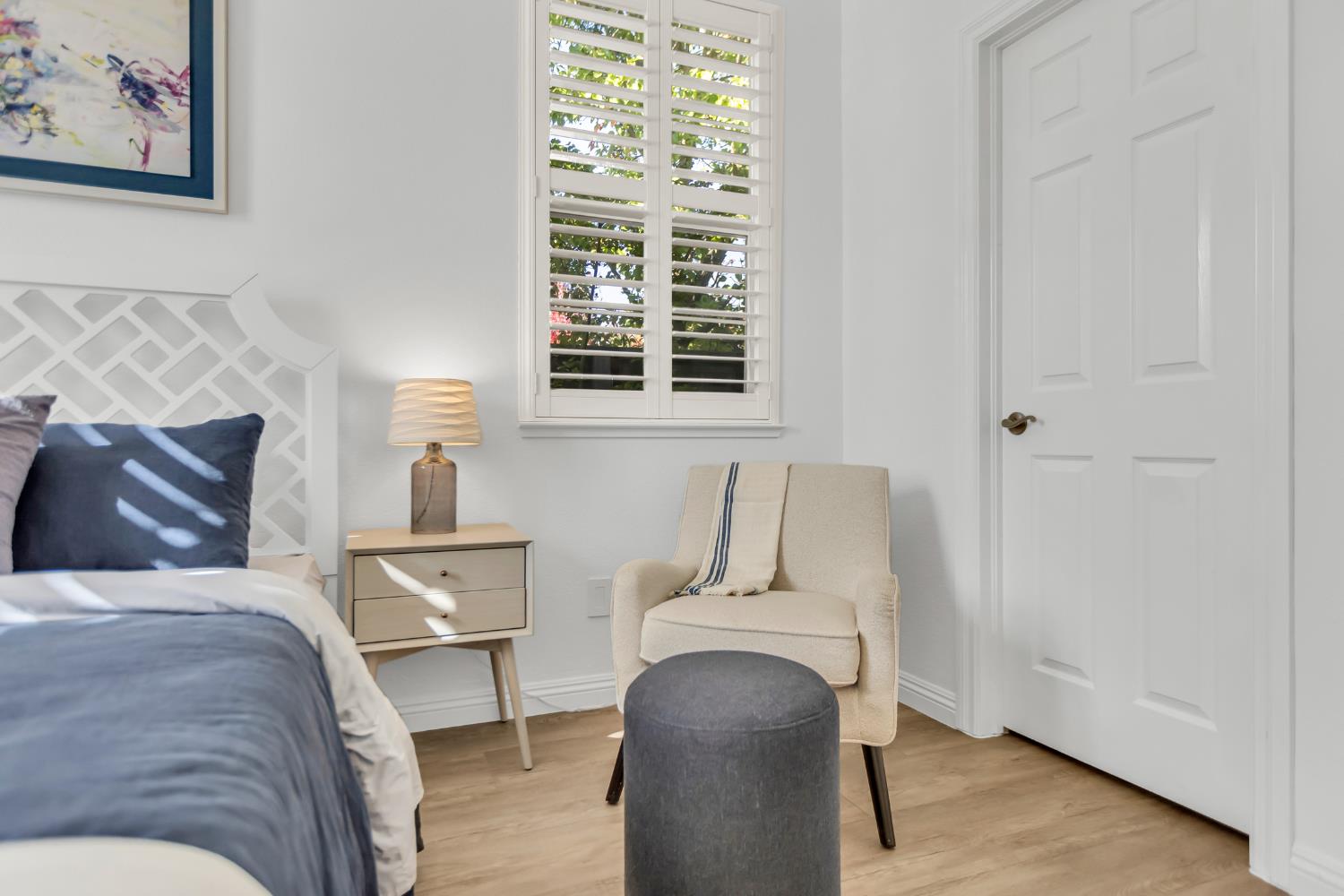 3832 Gibbons Parkway