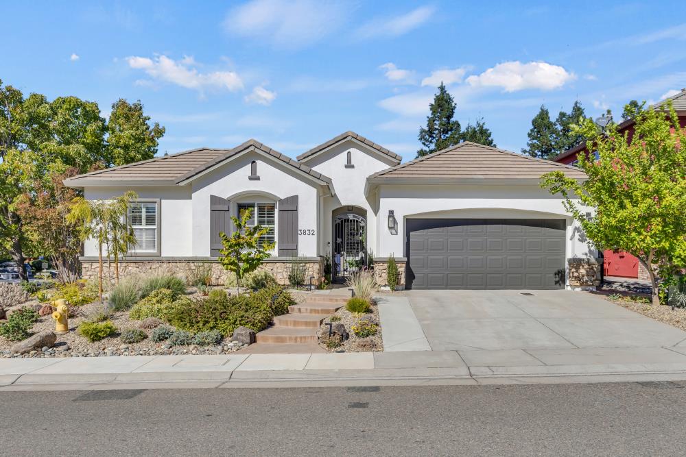 3832 Gibbons Parkway