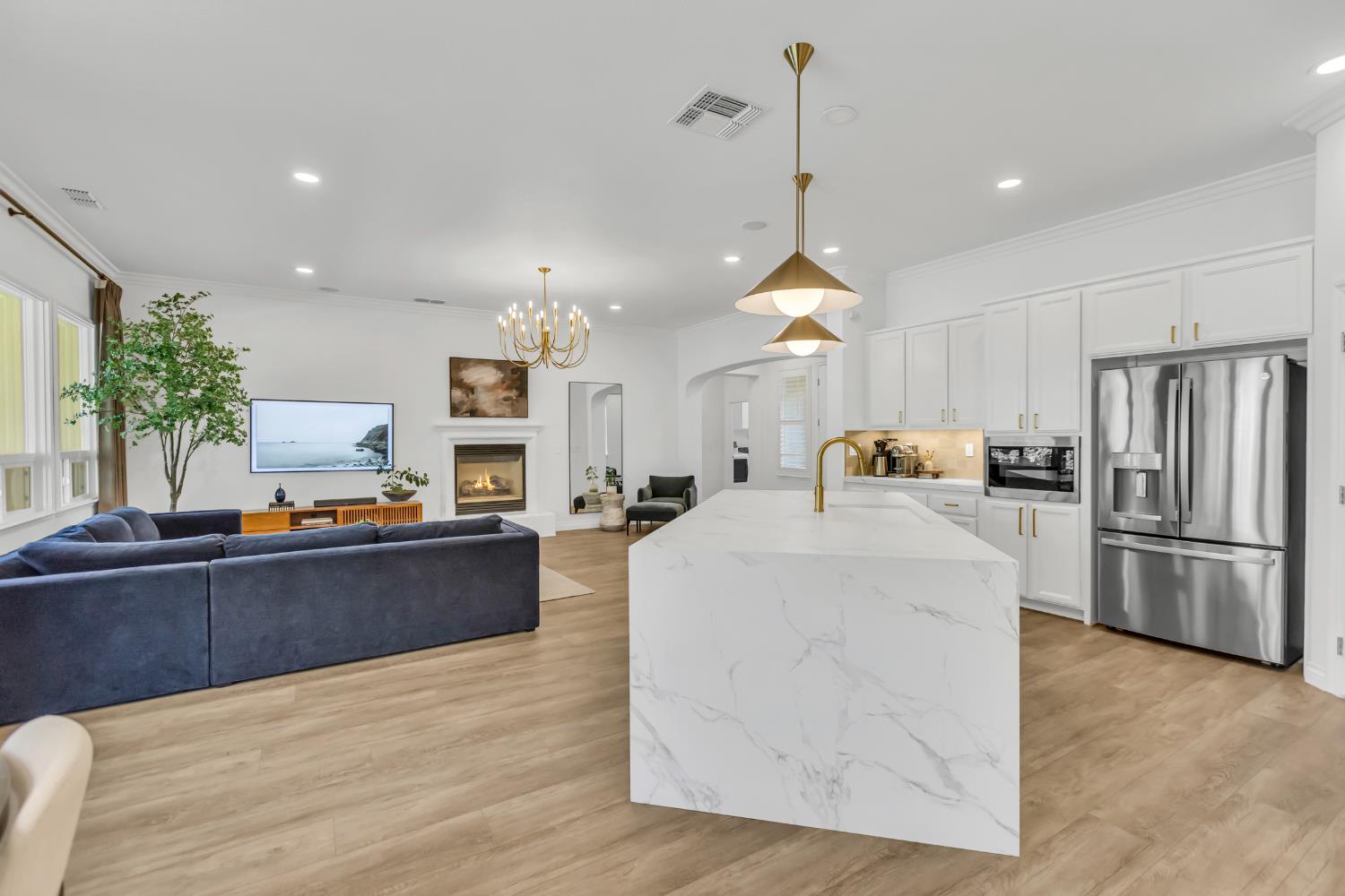 3832 Gibbons Parkway