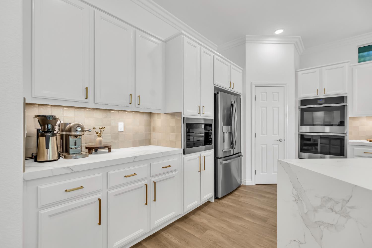 3832 Gibbons Parkway