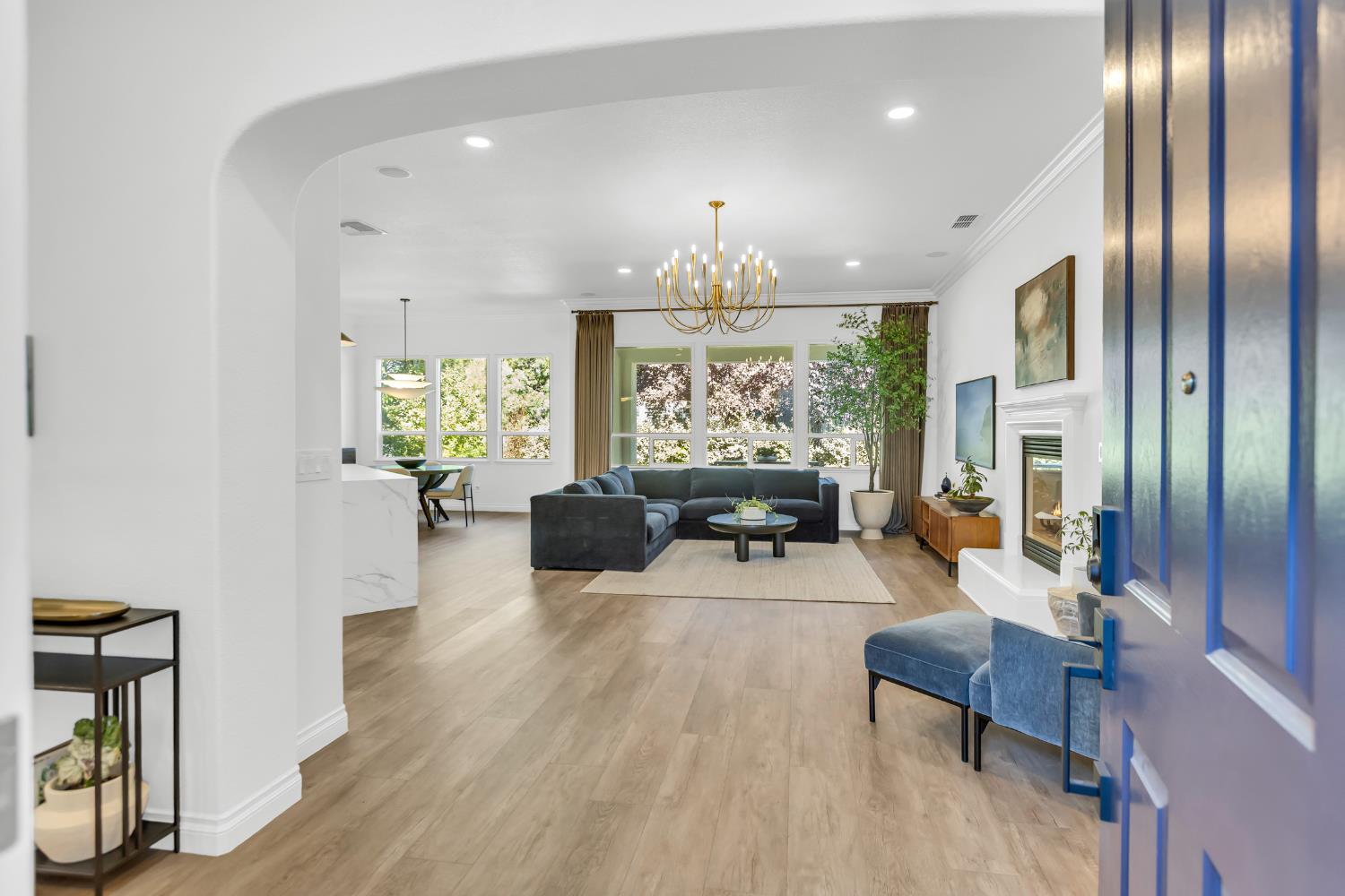 3832 Gibbons Parkway