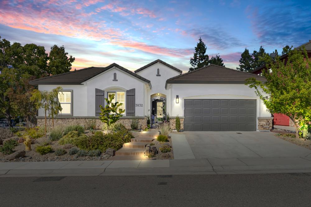 3832 Gibbons Parkway