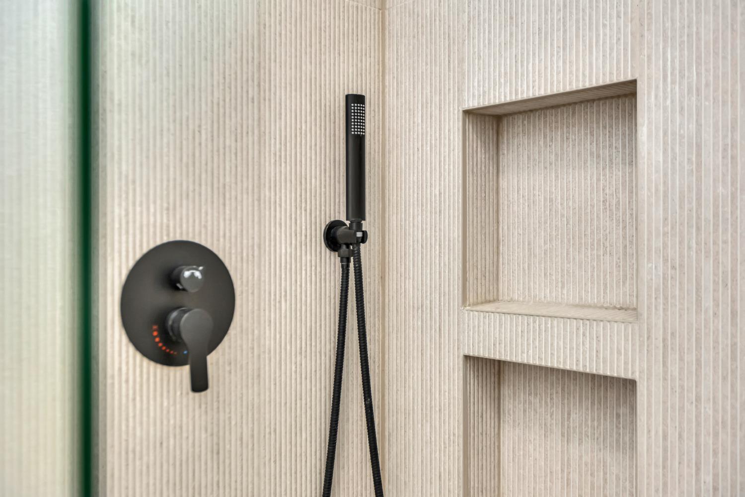 3832 Gibbons Parkway