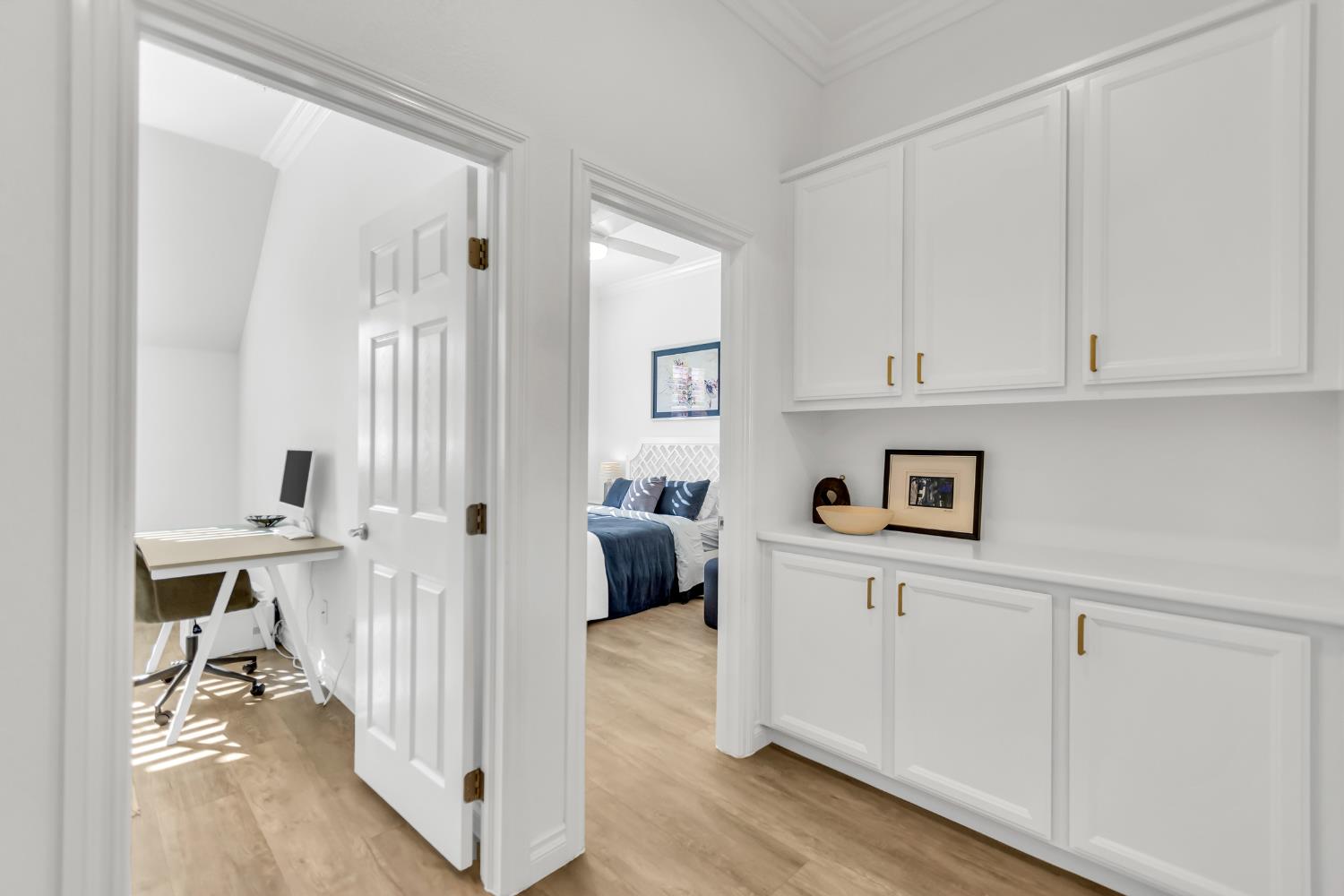 3832 Gibbons Parkway