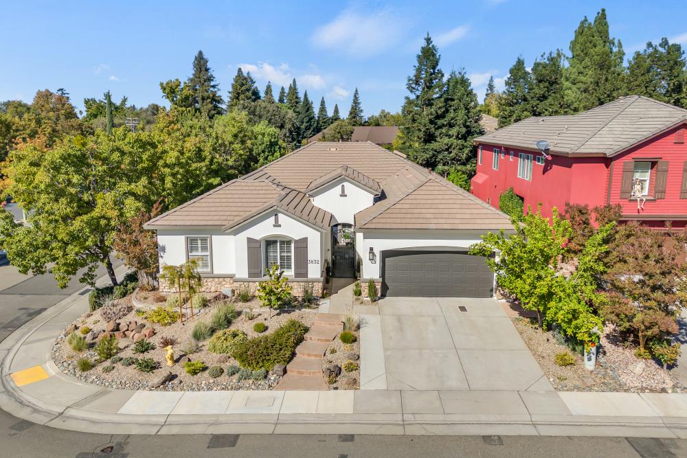 3832 Gibbons Parkway