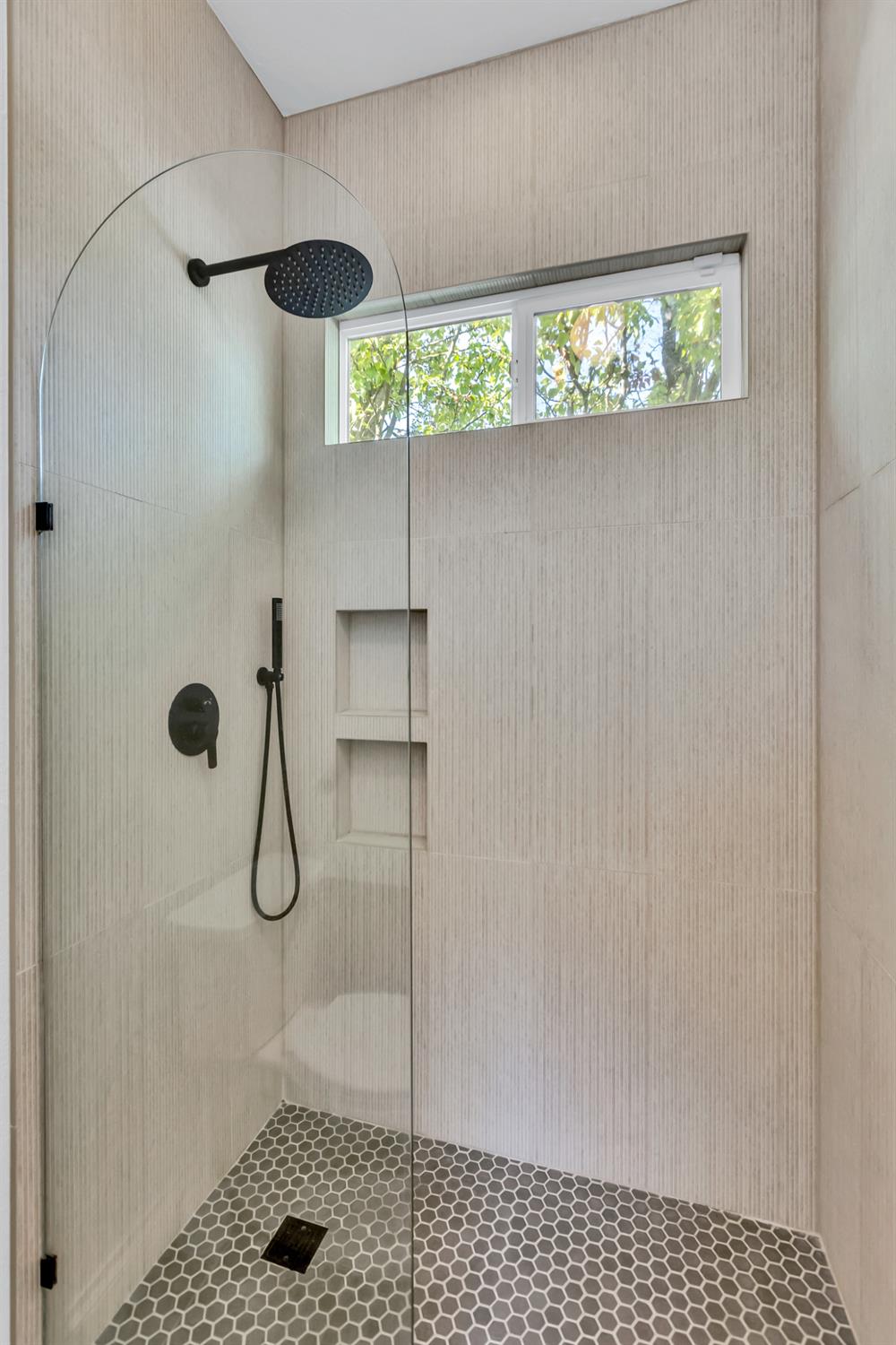 3832 Gibbons Parkway