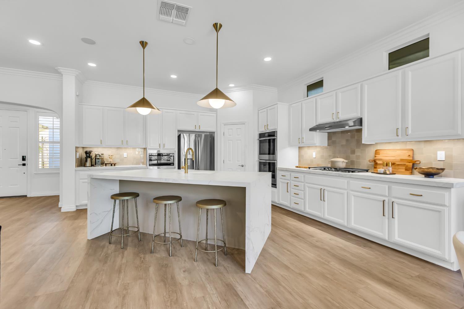 3832 Gibbons Parkway