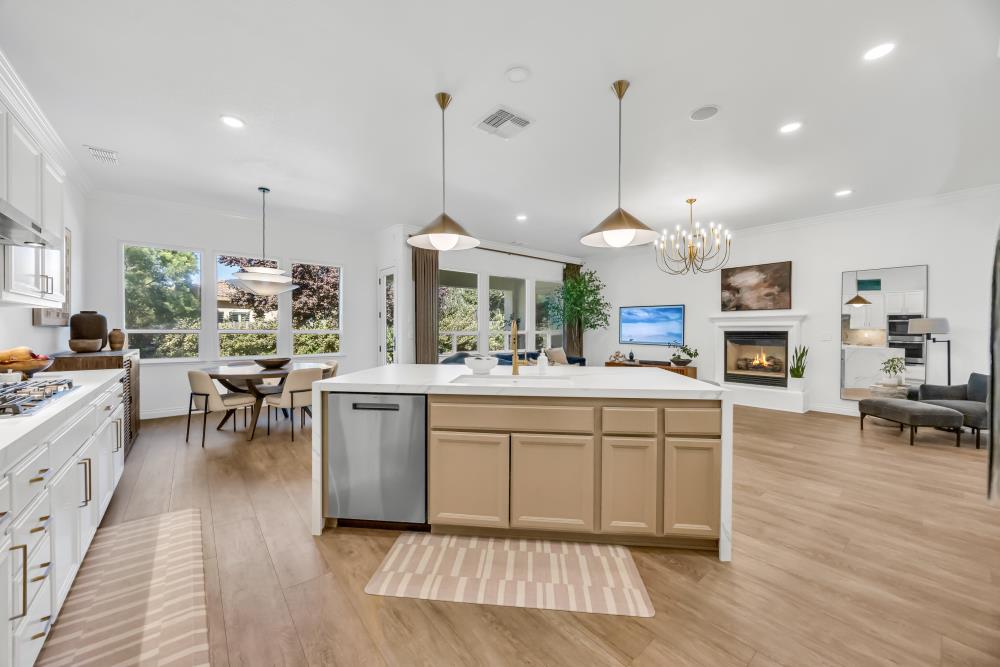 3832 Gibbons Parkway