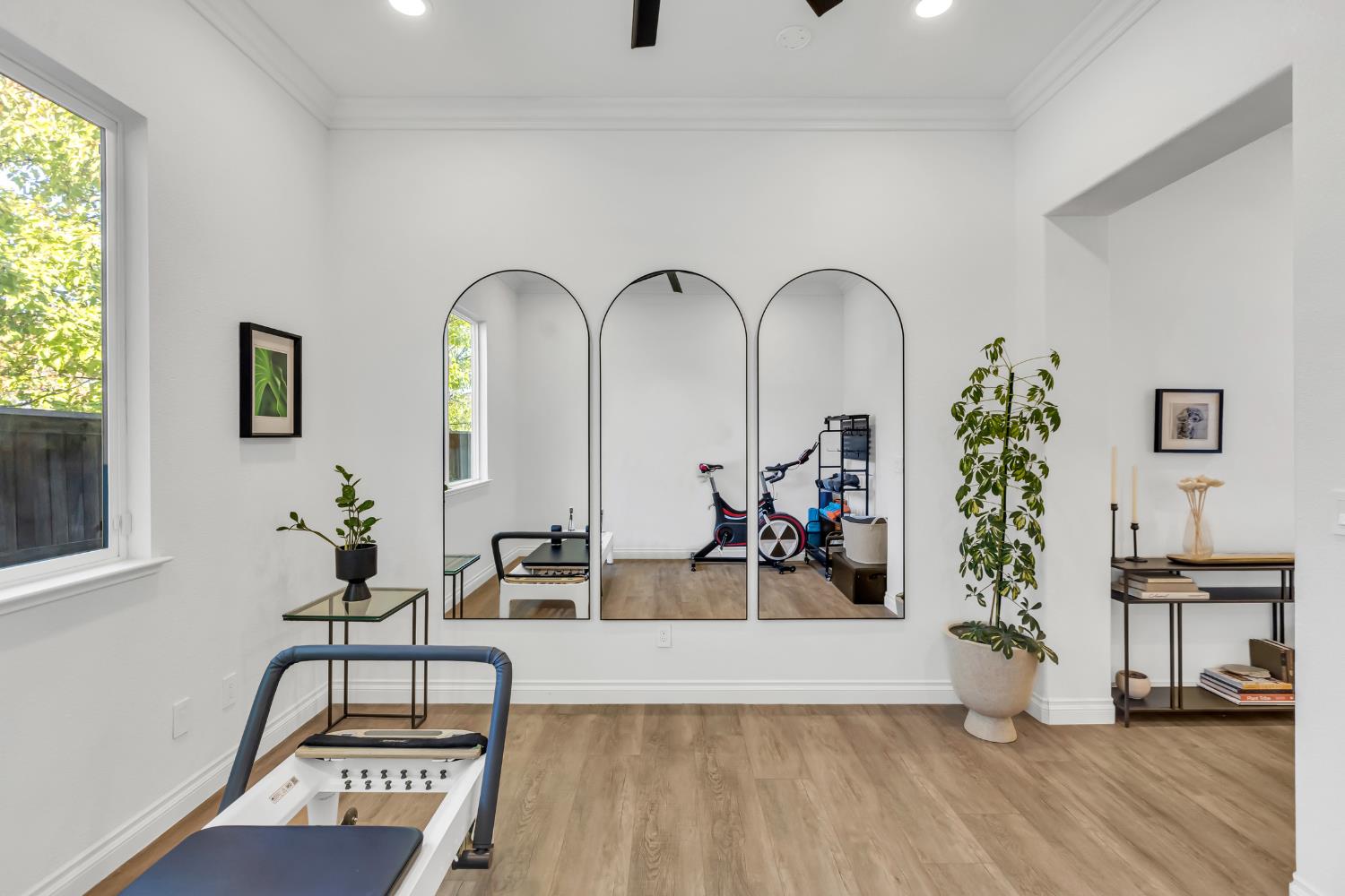 3832 Gibbons Parkway