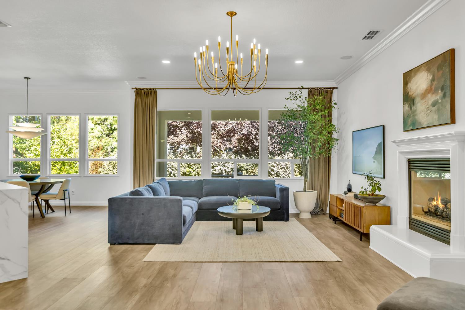 3832 Gibbons Parkway