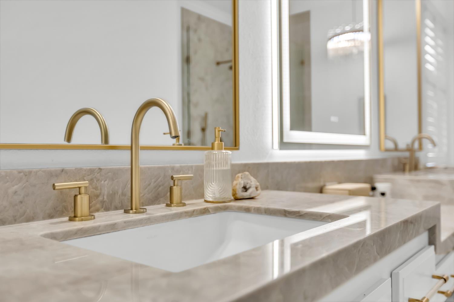 3832 Gibbons Parkway