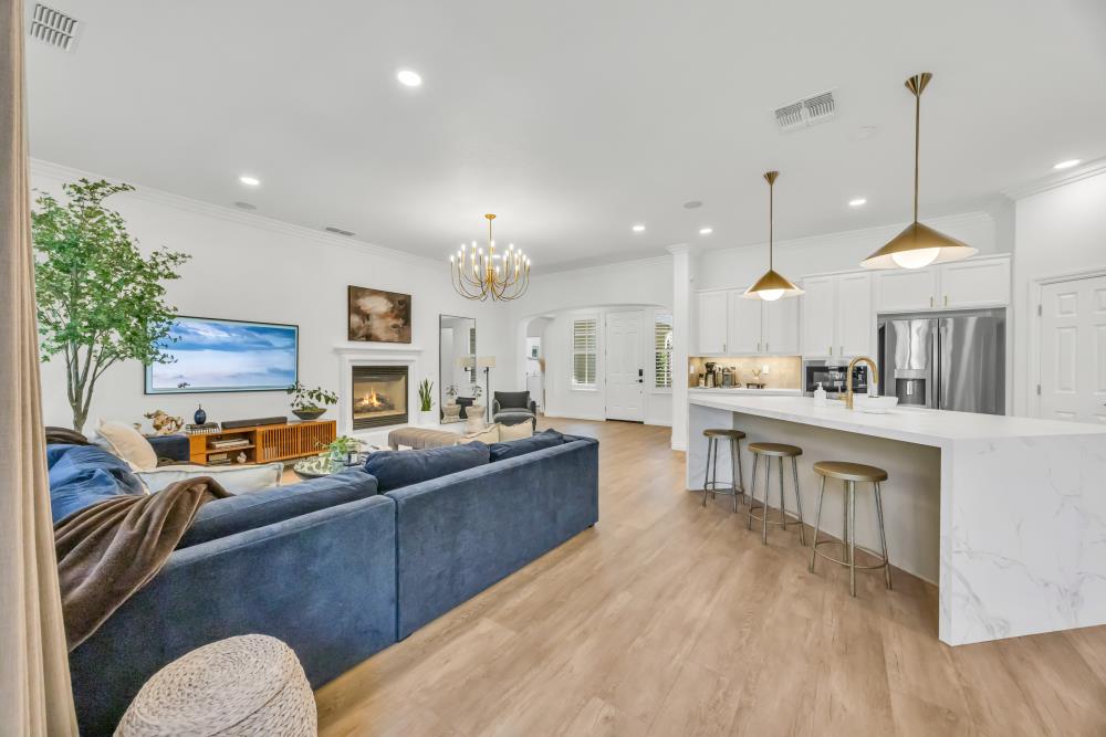 3832 Gibbons Parkway