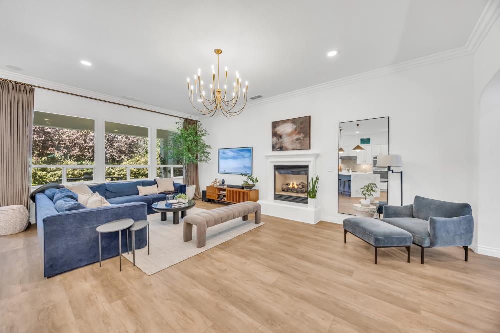 3832 Gibbons Parkway