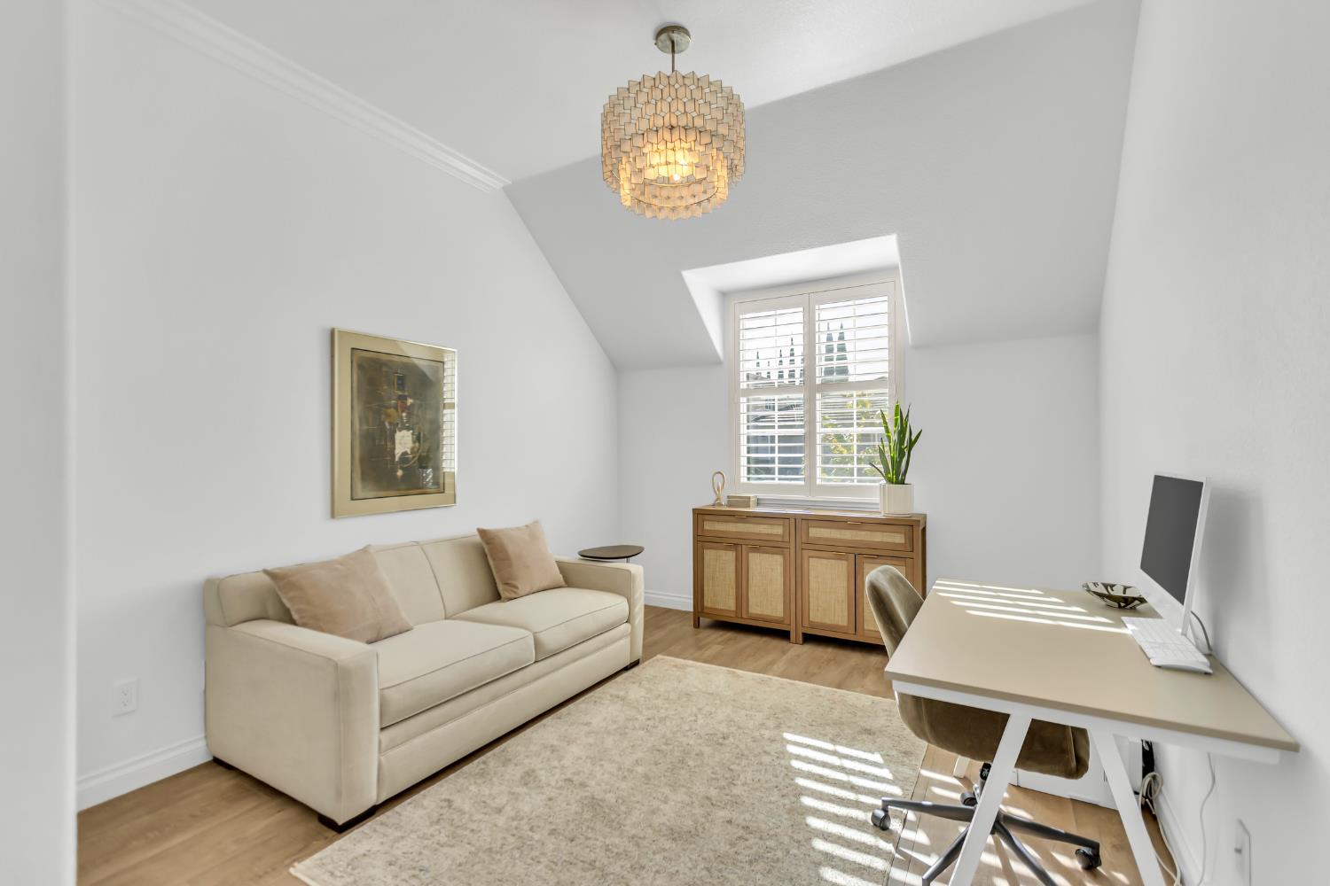 3832 Gibbons Parkway