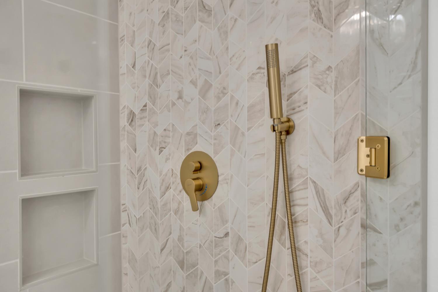 3832 Gibbons Parkway