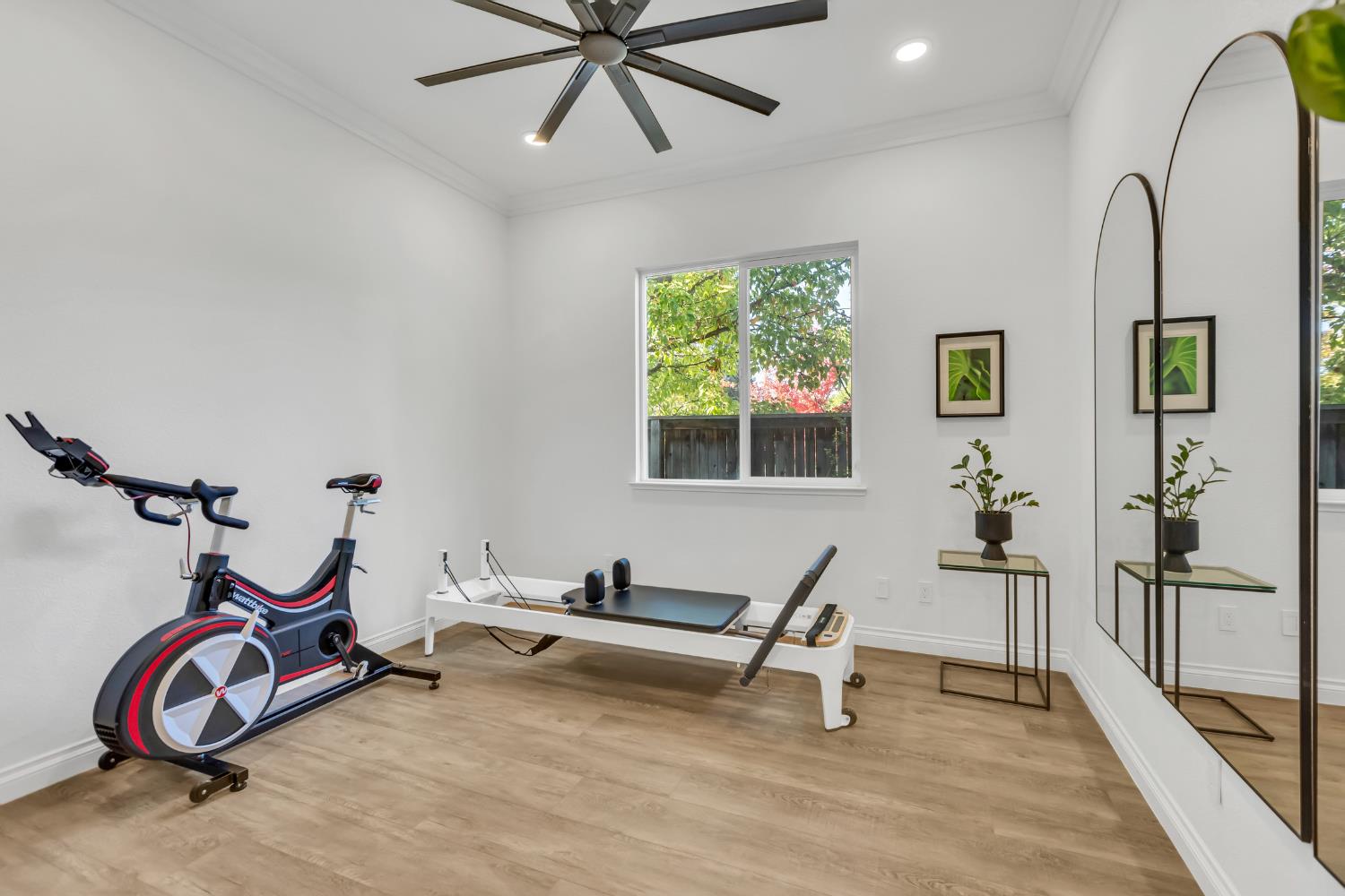 3832 Gibbons Parkway