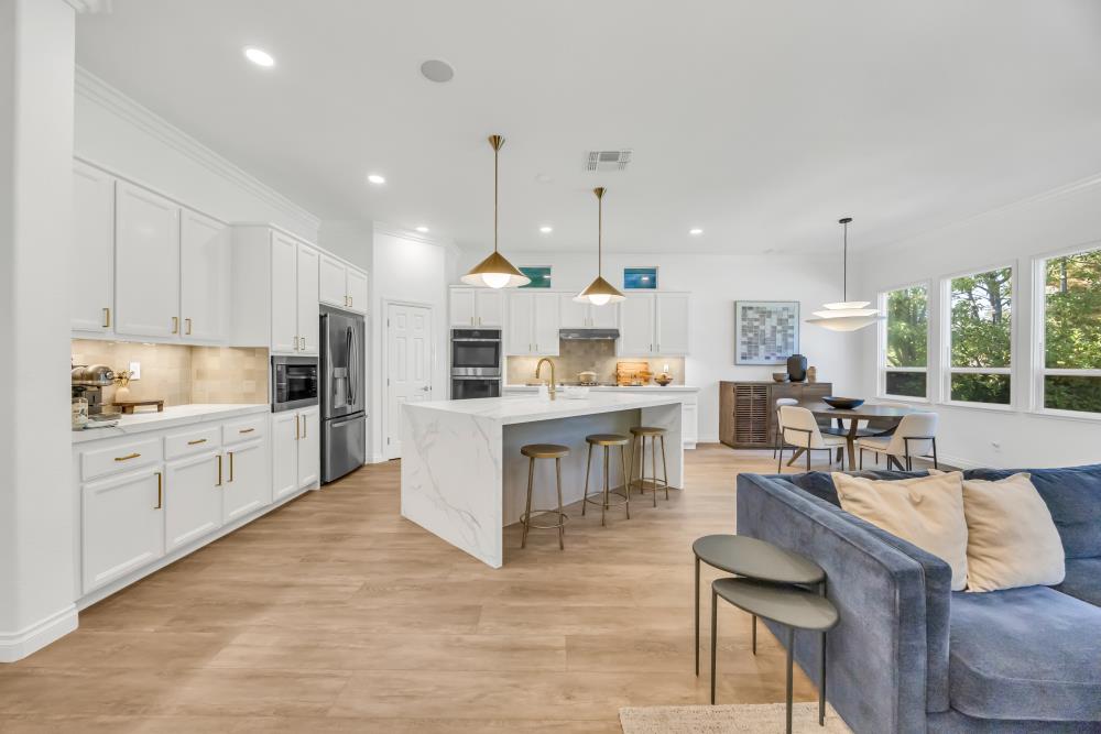 3832 Gibbons Parkway