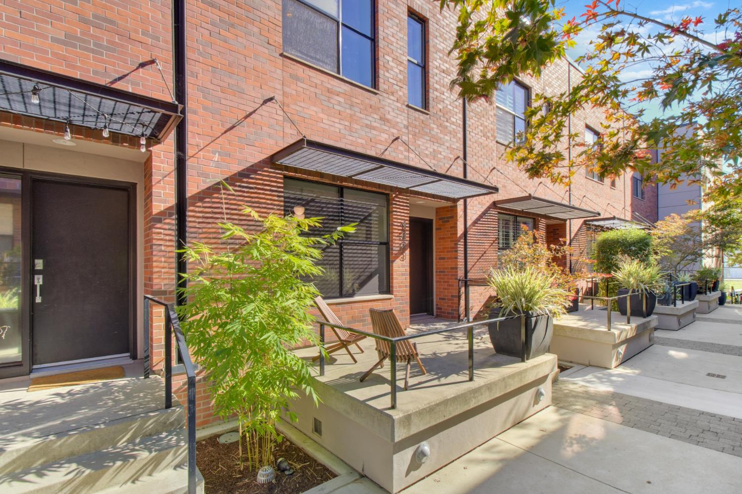 1323 East Sutter Walk