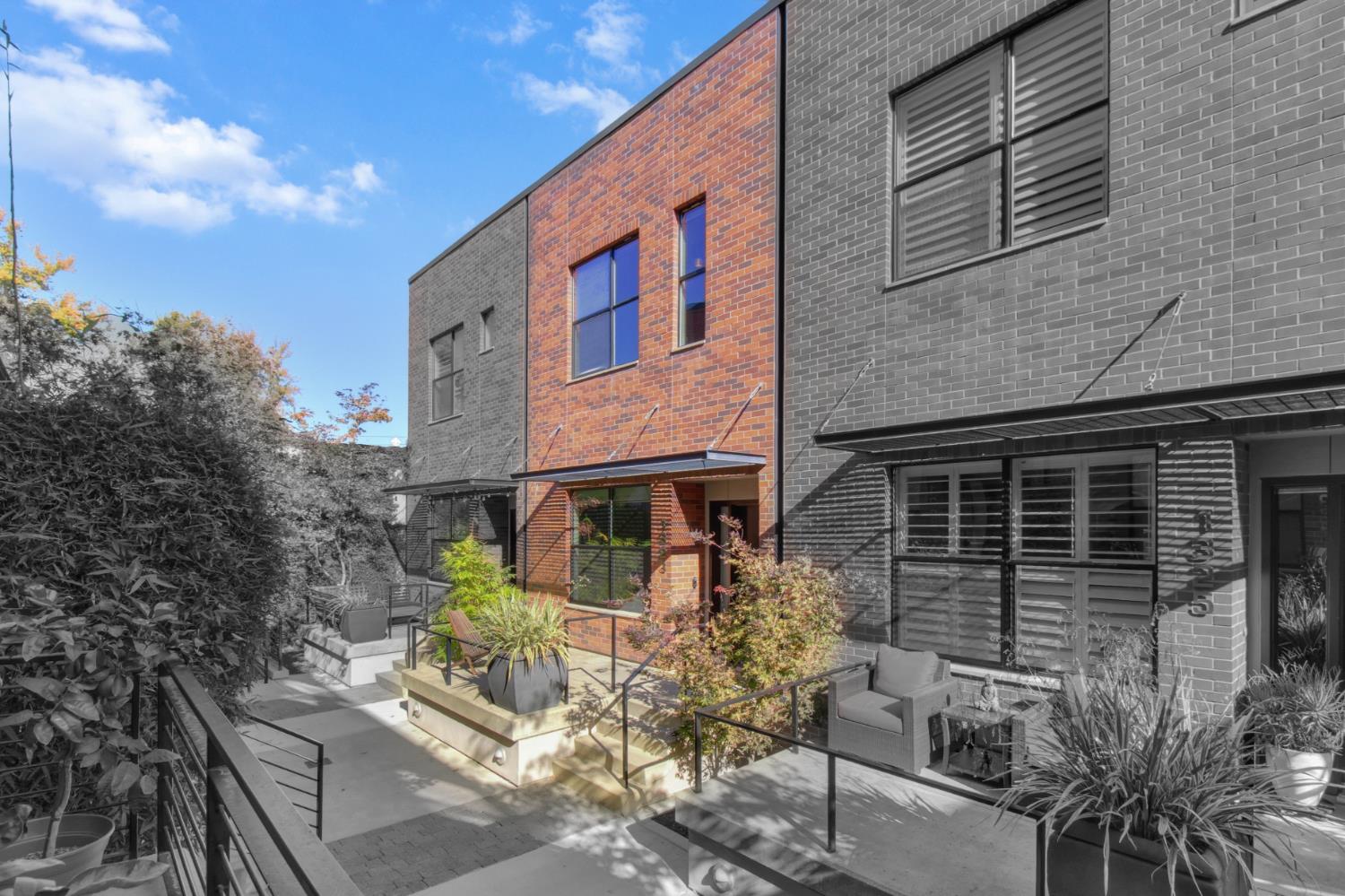 1323 East Sutter Walk