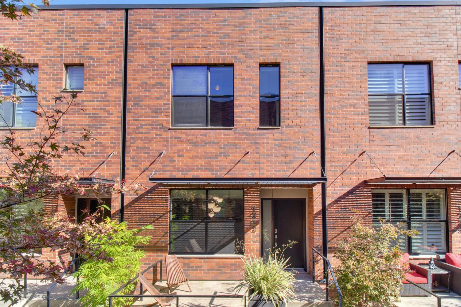 1323 East Sutter Walk