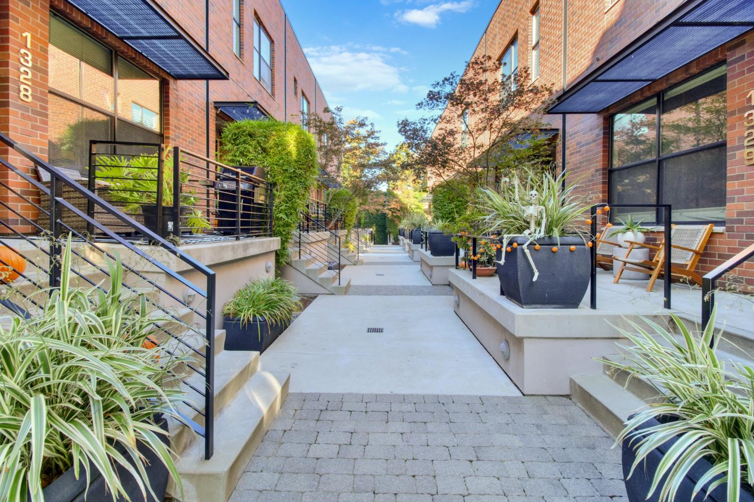1323 East Sutter Walk