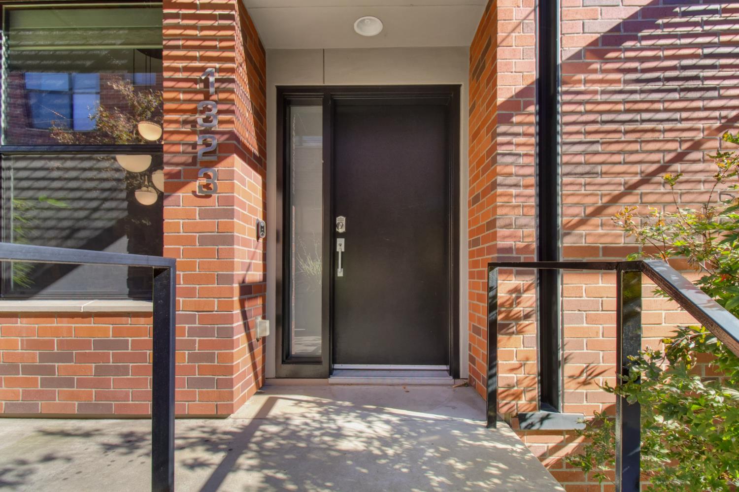 1323 East Sutter Walk