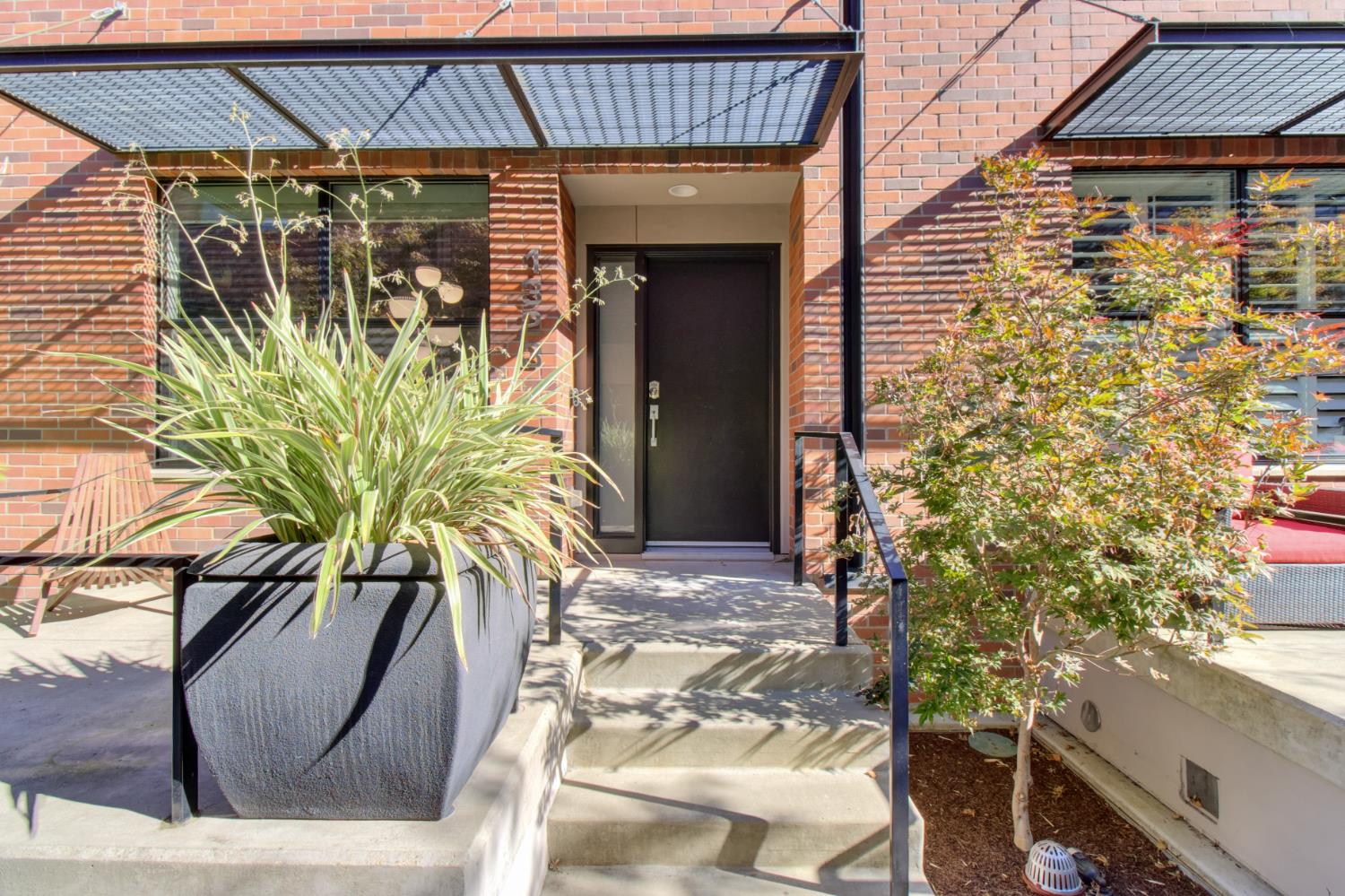 1323 East Sutter Walk