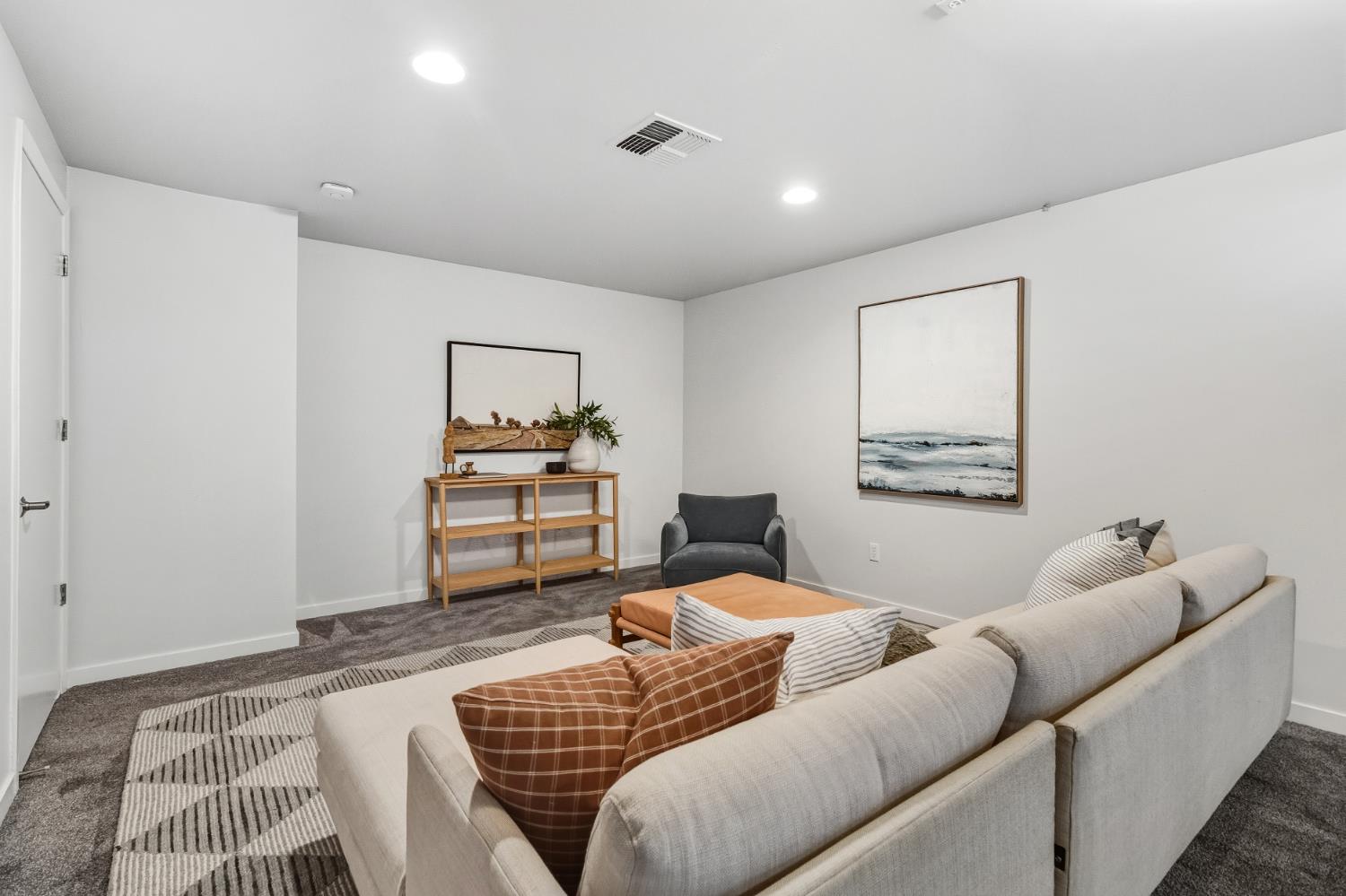 1323 East Sutter Walk