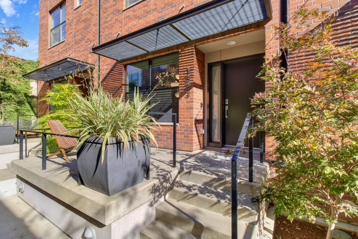 1323 East Sutter Walk