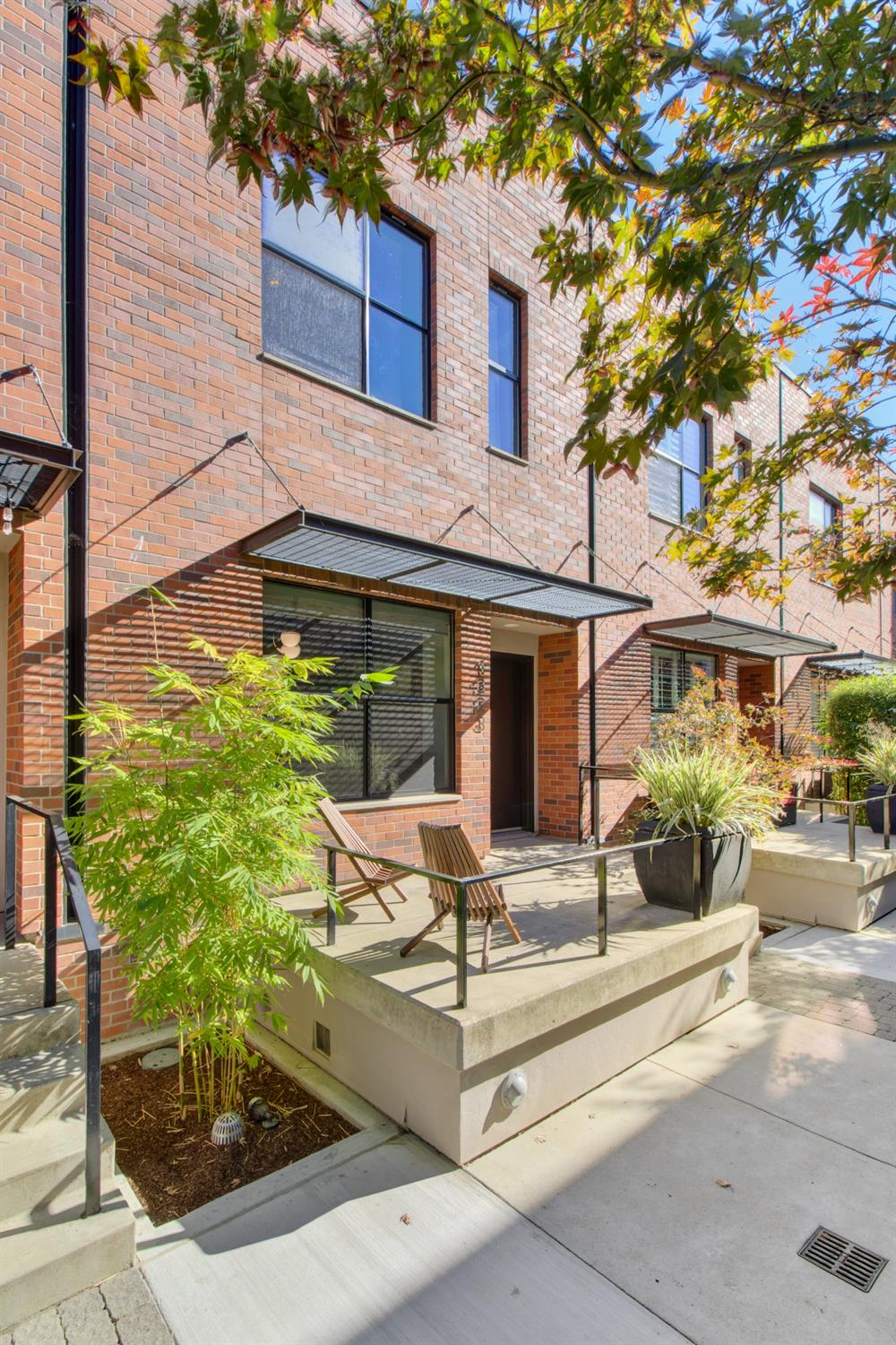 1323 East Sutter Walk