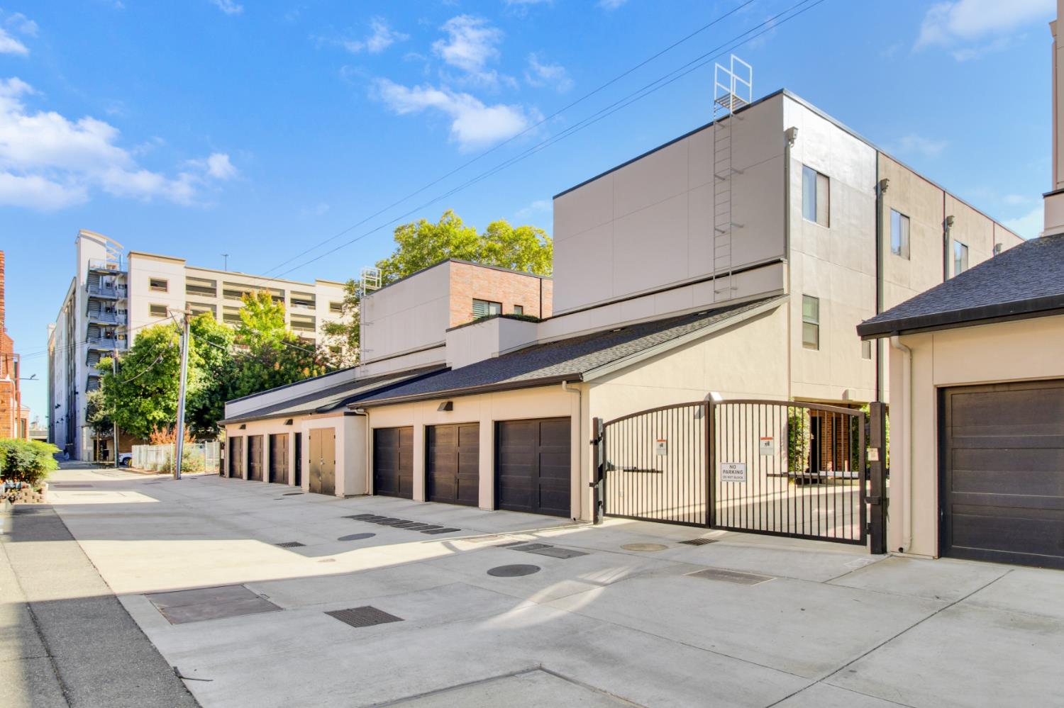 1323 East Sutter Walk