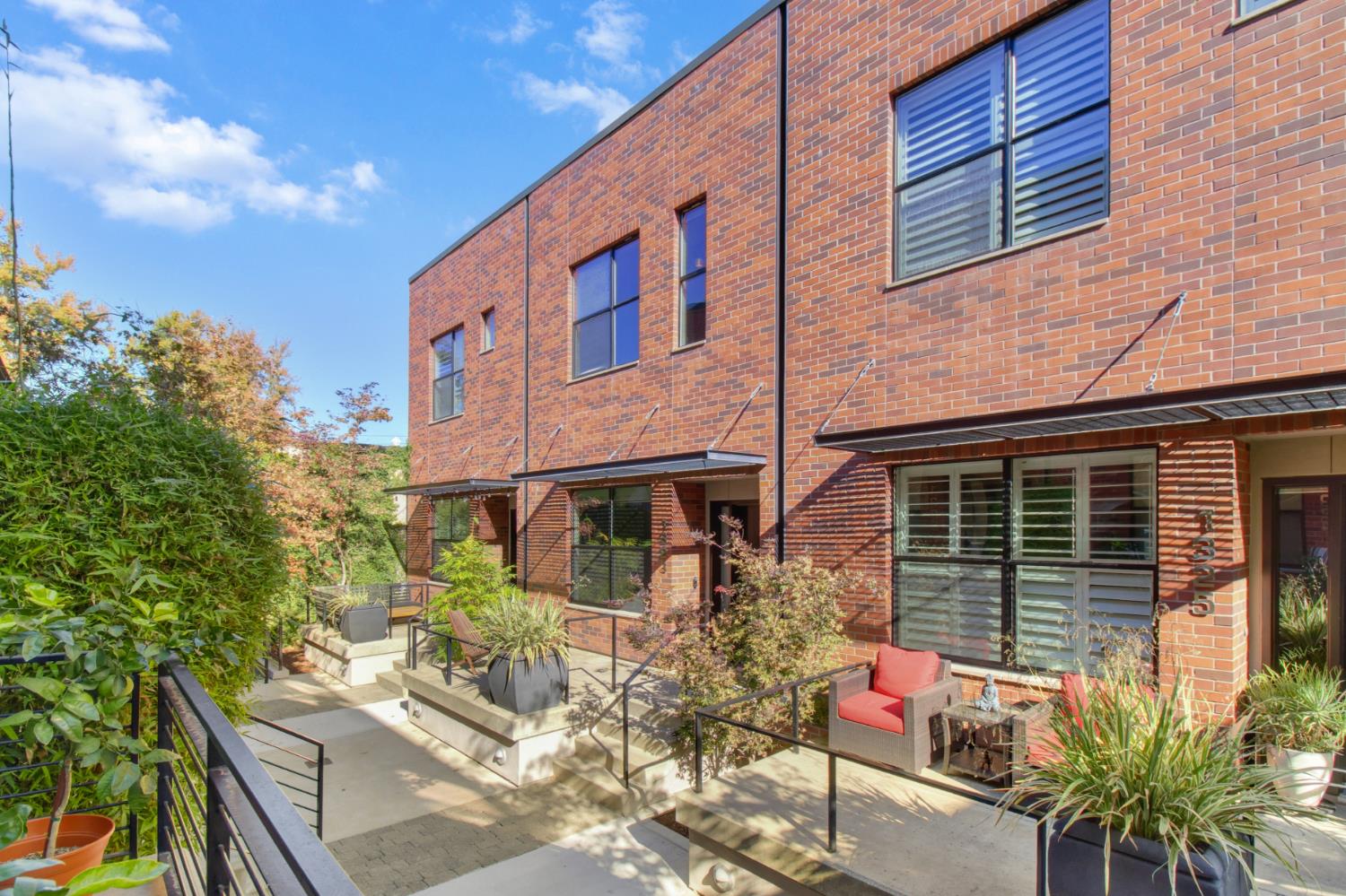 1323 East Sutter Walk