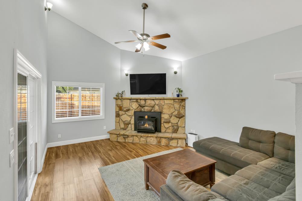 6315 Hemlock Way
