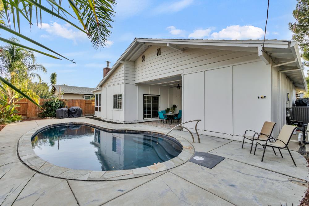 6315 Hemlock Way