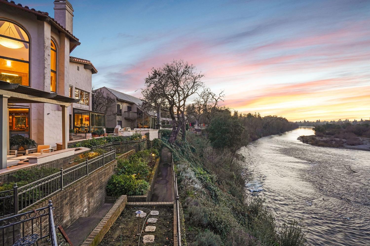 9801 Mira Del Rio Drive