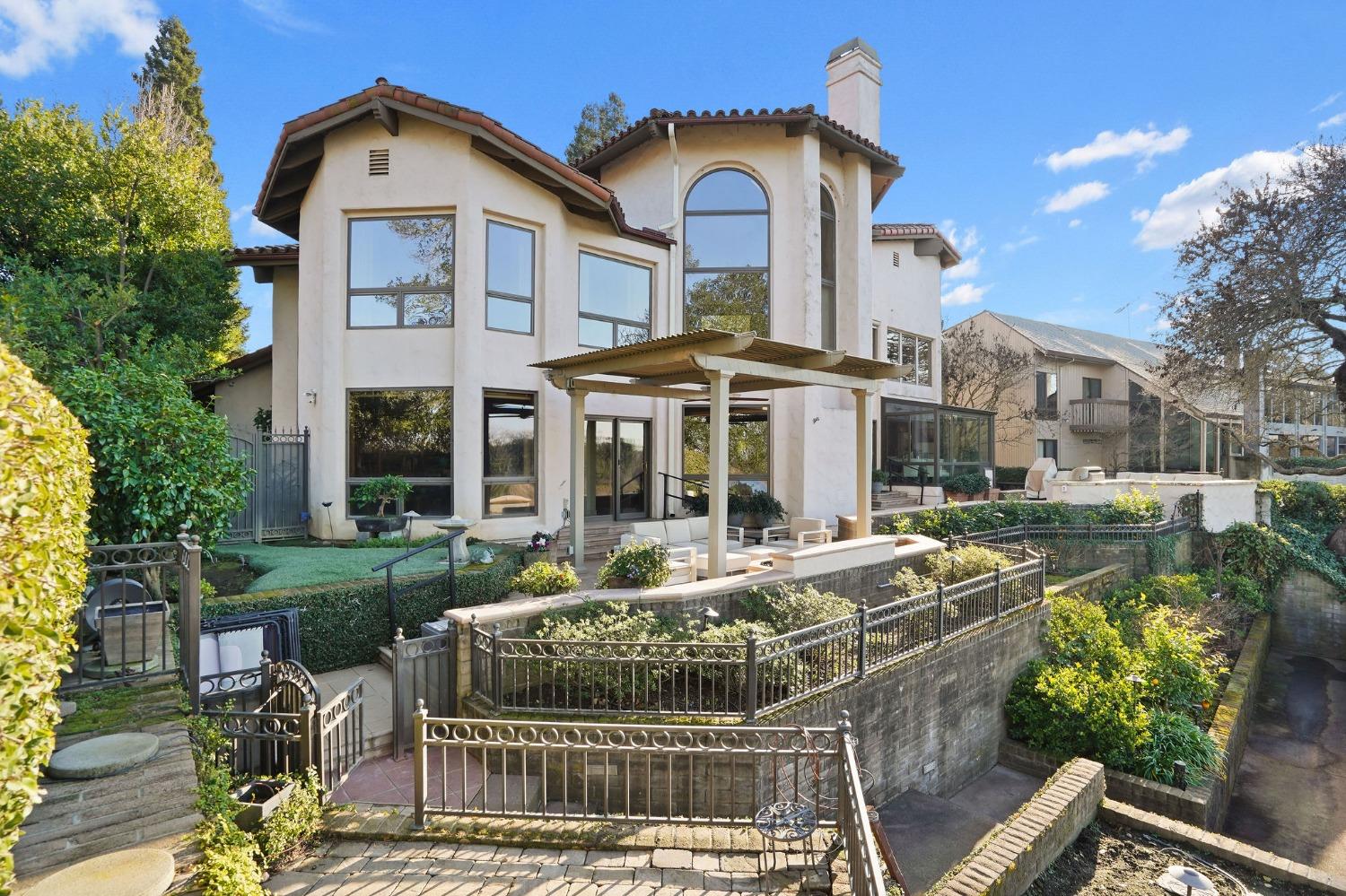 9801 Mira Del Rio Drive