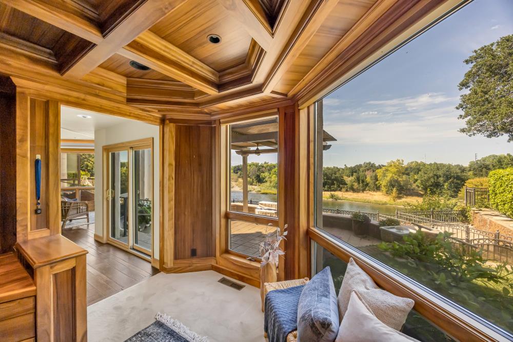 9801 Mira Del Rio Drive