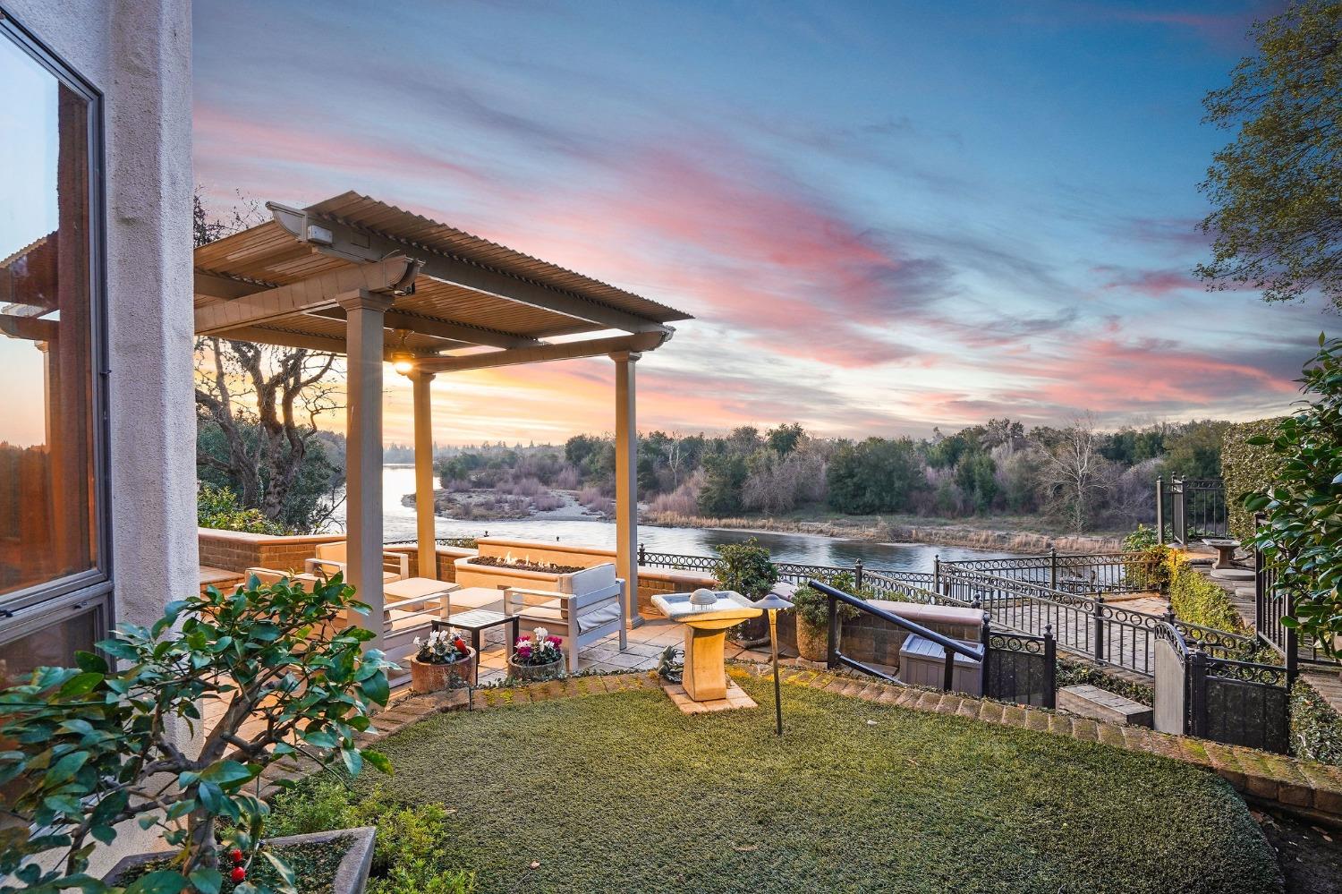 9801 Mira Del Rio Drive