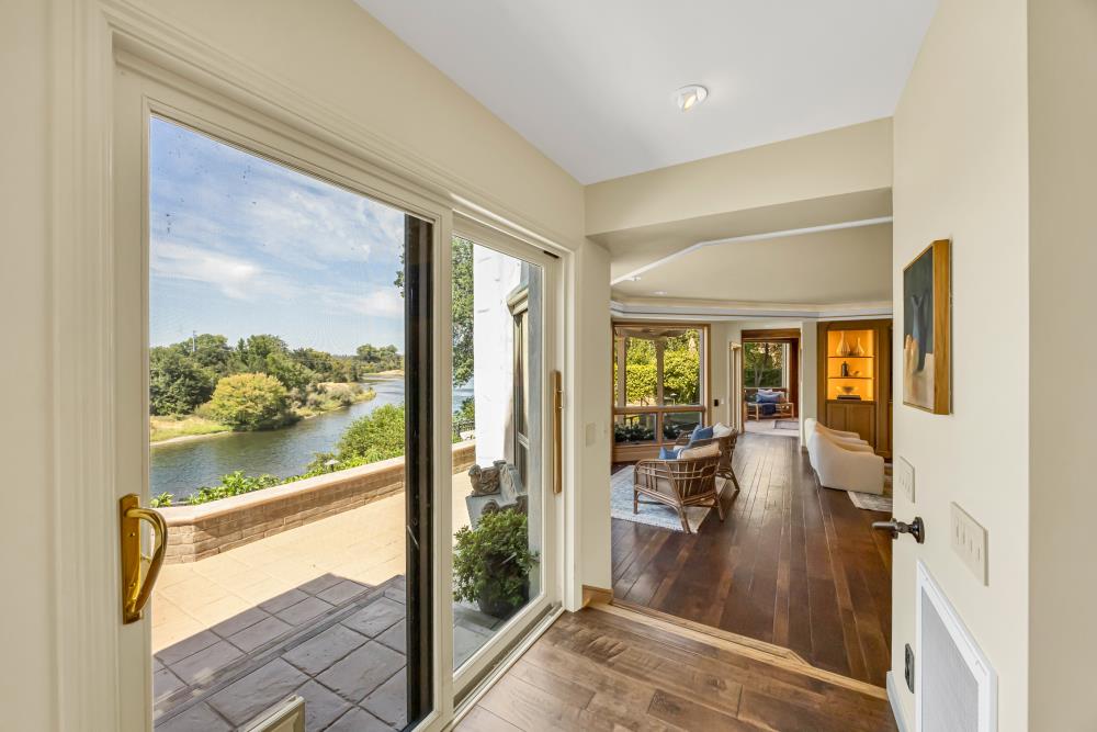 9801 Mira Del Rio Drive