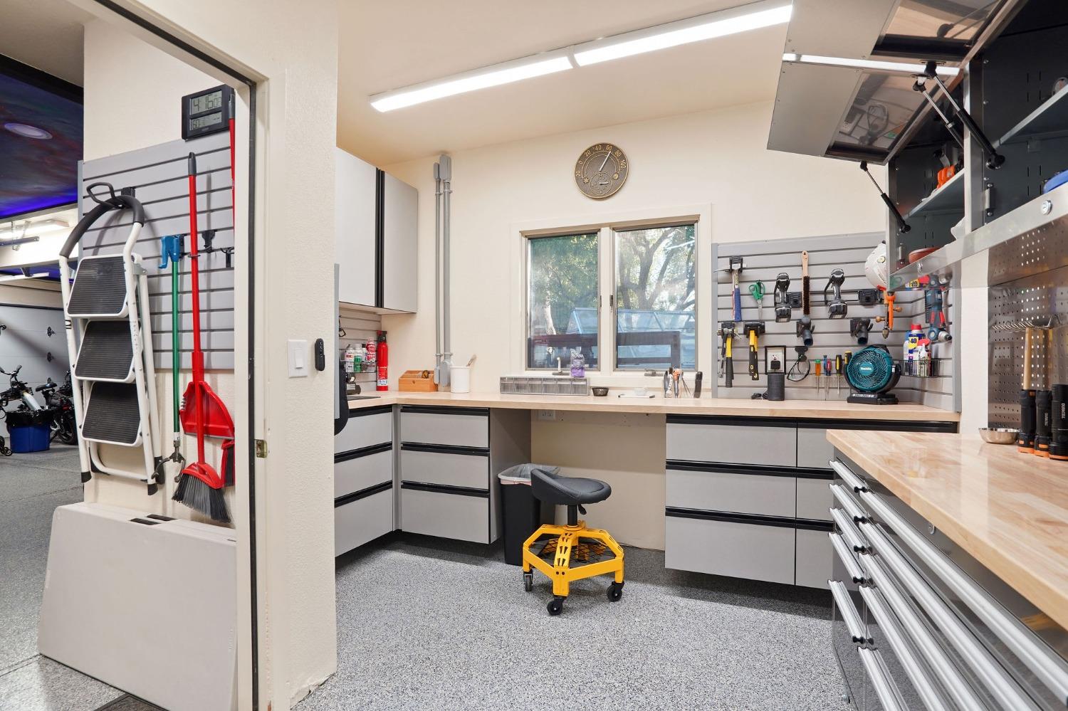 9801 Mira Del Rio Drive